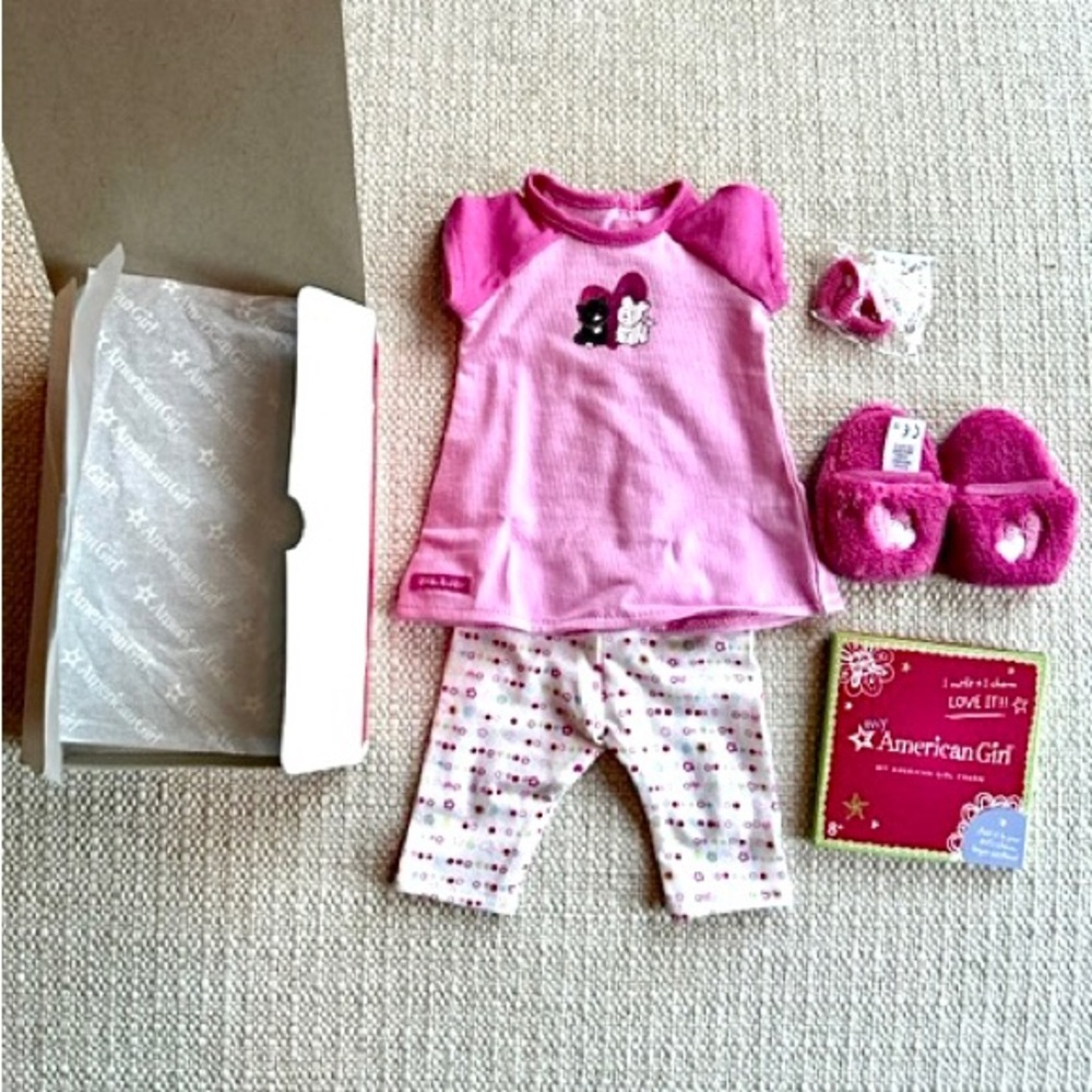 American Girl RETIRED NWOT “I Love Pets” Pajama Set and Charm